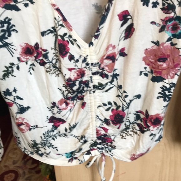 💙💙 Valentines Flower crop top - Picture 3 of 6